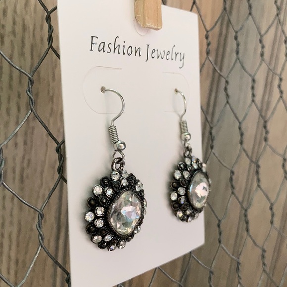 🛍️Stunning Fashion Earrings 🛍️3 for $13🛍️ SALE!! - Picture 3 of 4